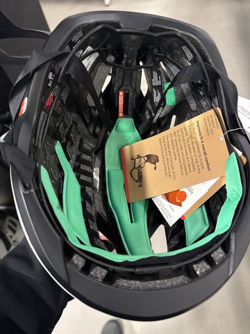 Used Lazer Casco Vento kineticore 2024 bike — image 7 of 7