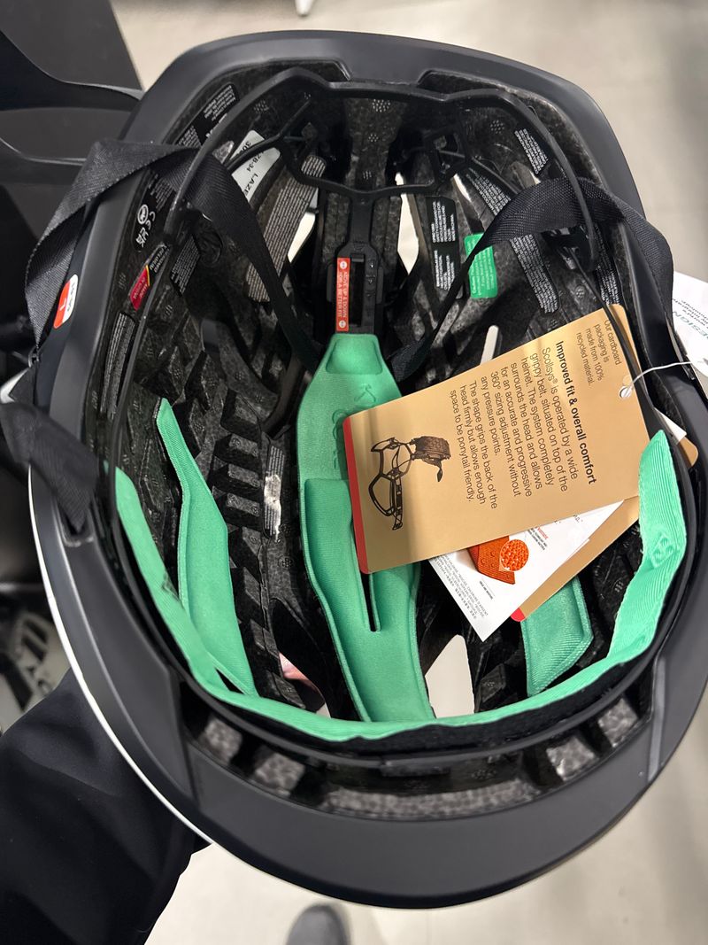 Used Lazer Casco Vento kineticore 2024 bike — image 7 of 7