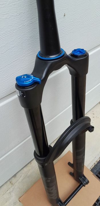 Fox 36 Float 29 Performance Grip 2025 bike usato — immagine 3 di 3