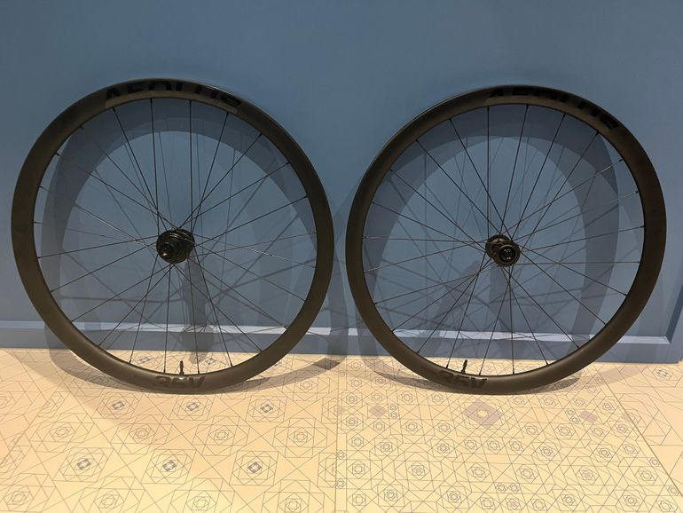 Tweedehands Bontrager Aeolus Elite 35v 2024 bike — afbeelding 1 van 6