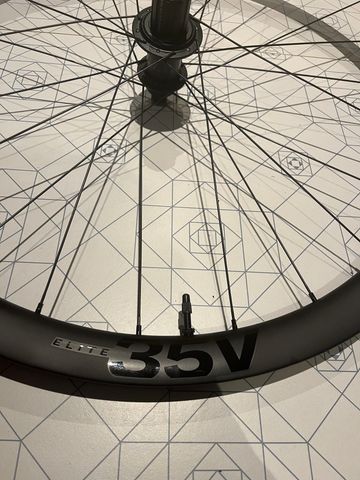 Used Bontrager Aeolus Elite 35v 2024 bike — image 5 of 6