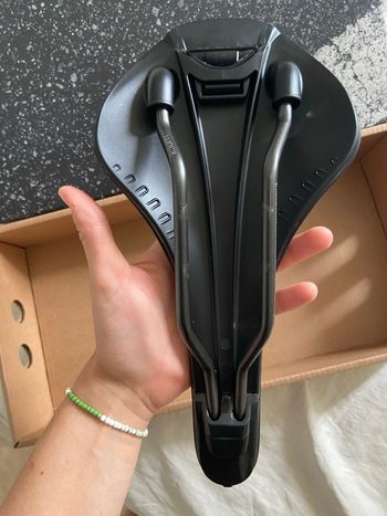 Used Fizik antares R3 versus evo 2024 bike — image 3 of 6