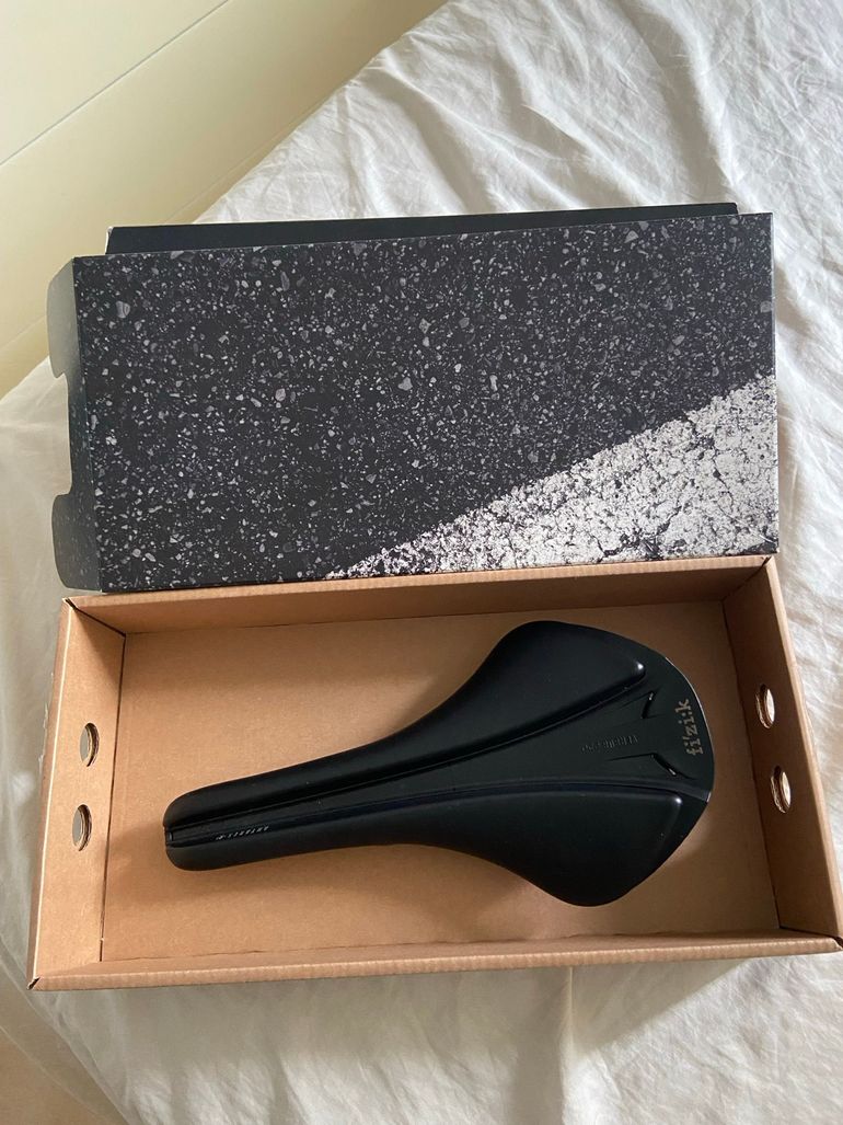 Used Fizik antares R3 versus evo 2024 bike — image 4 of 6