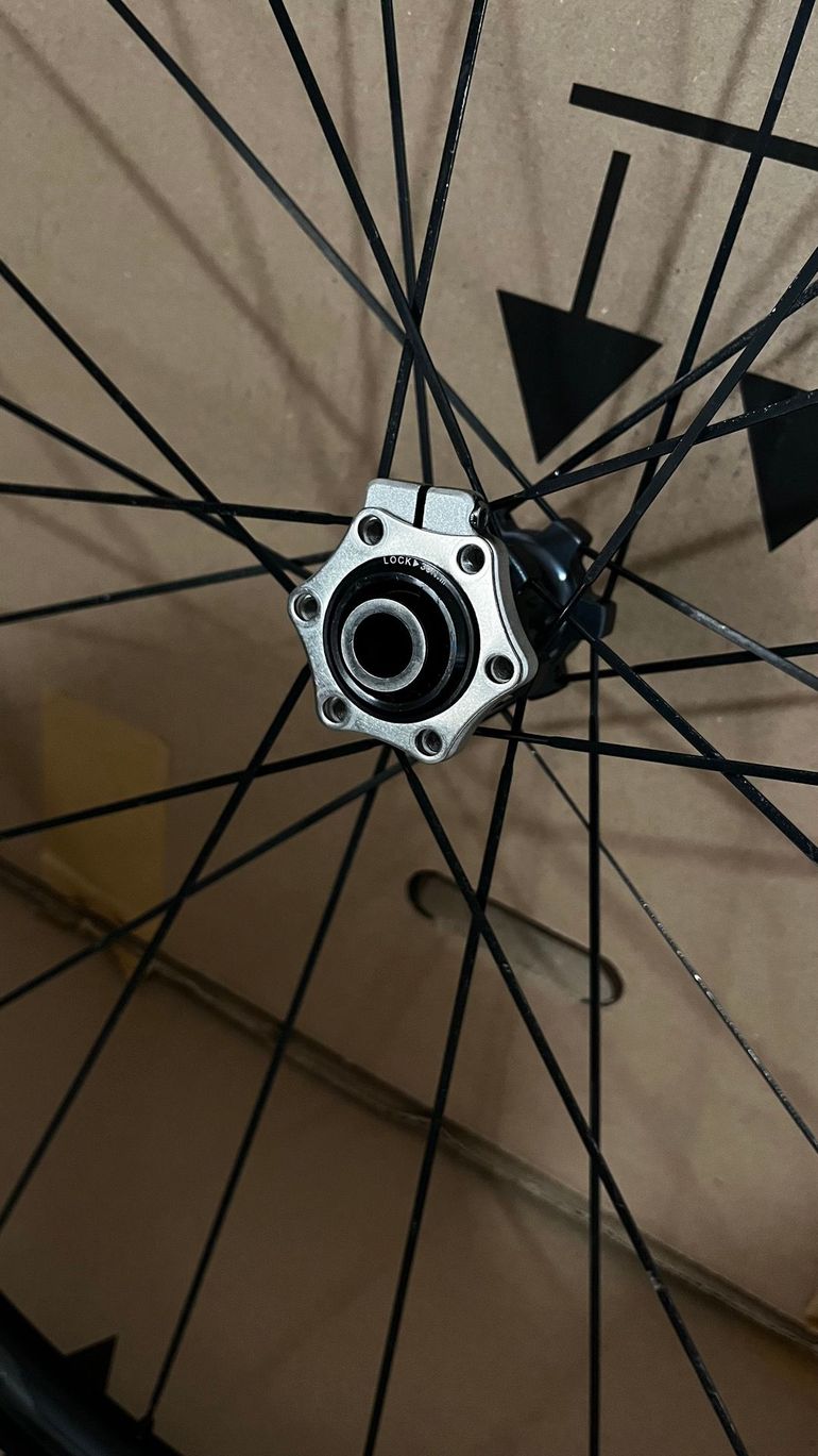 Used Shimano RS370 2017 bike — image 9 of 9
