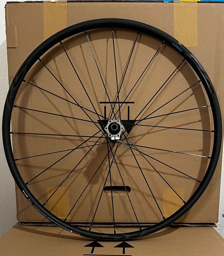 Used Shimano RS370 2017 bike — image 1 of 9