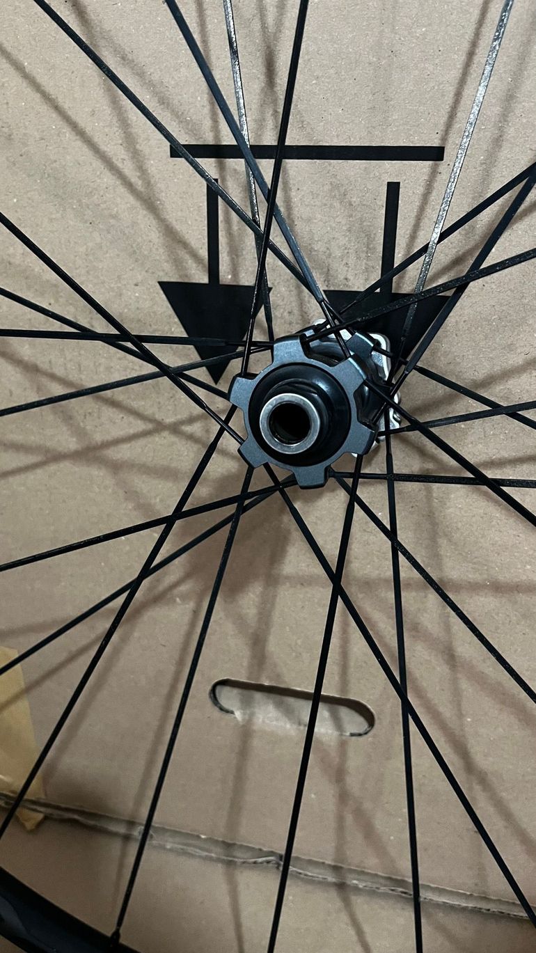 Used Shimano RS370 2017 bike — image 8 of 9