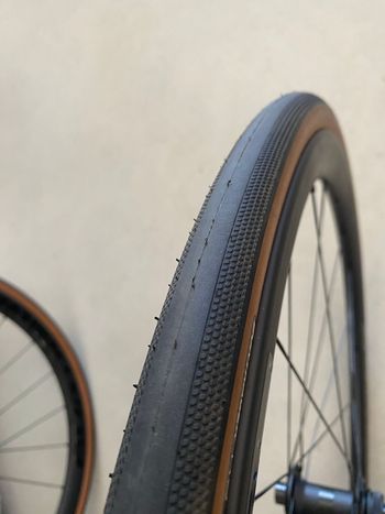 Used Bontrager Aeolus Elite 35 2025 bike — image 2 of 4