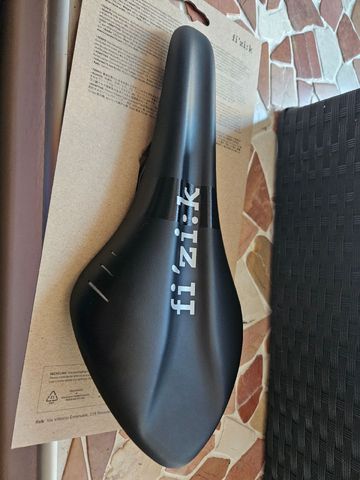 Tweedehands Fizik Arione VS 2024 Saddles & Seatposts