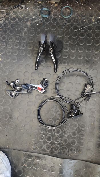 Gebrauchtes Shimano 105 11v disk new 2022 Groupset