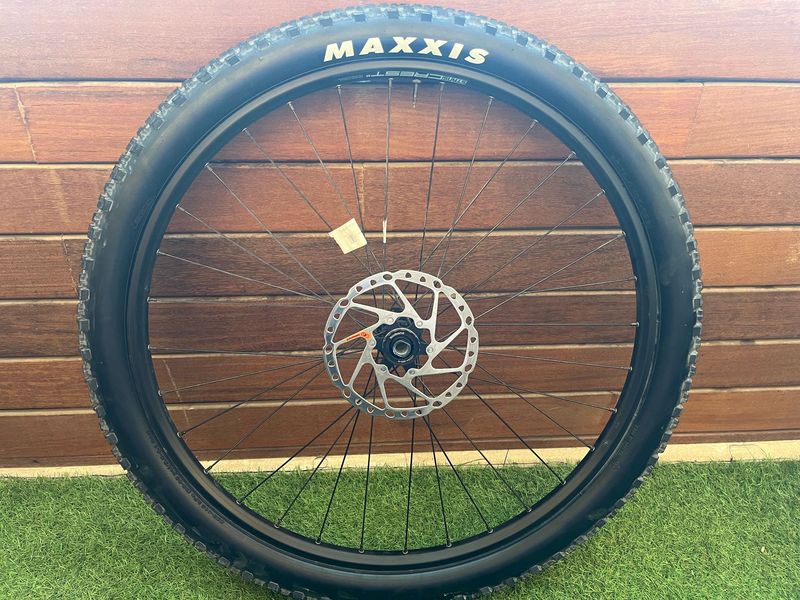 Used Stans Notubes Stan's NoTubes Crest D, 32h, Wheels