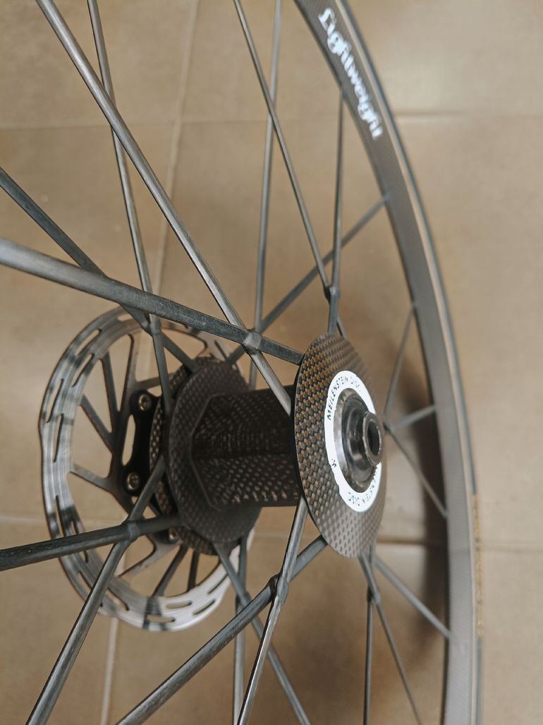 laightwiht carbono 2023 bike d'occasion — image 10 sur 11
