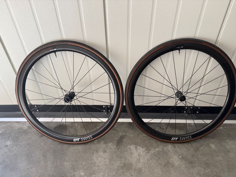 Used Dt Swiss 1400 SPLINE DISC 2022 bike — image 1 of 6