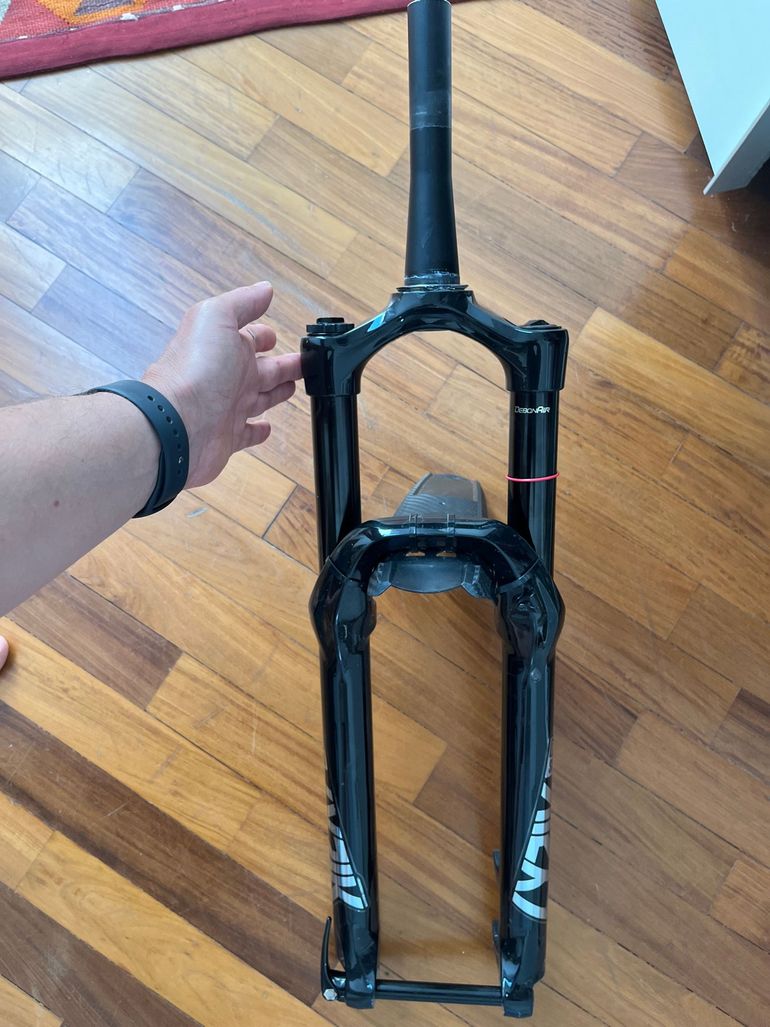 Tweedehands Rock Shox lyrik rc2 2024 bike — afbeelding 5 van 6