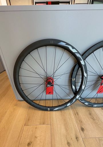 Tweedehands Fulcrum Speed 42 team 2025 bike — afbeelding 2 van 3