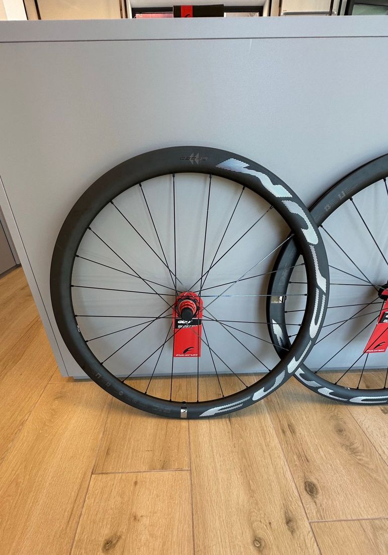 Tweedehands Fulcrum Speed 42 team 2025 bike — afbeelding 2 van 3