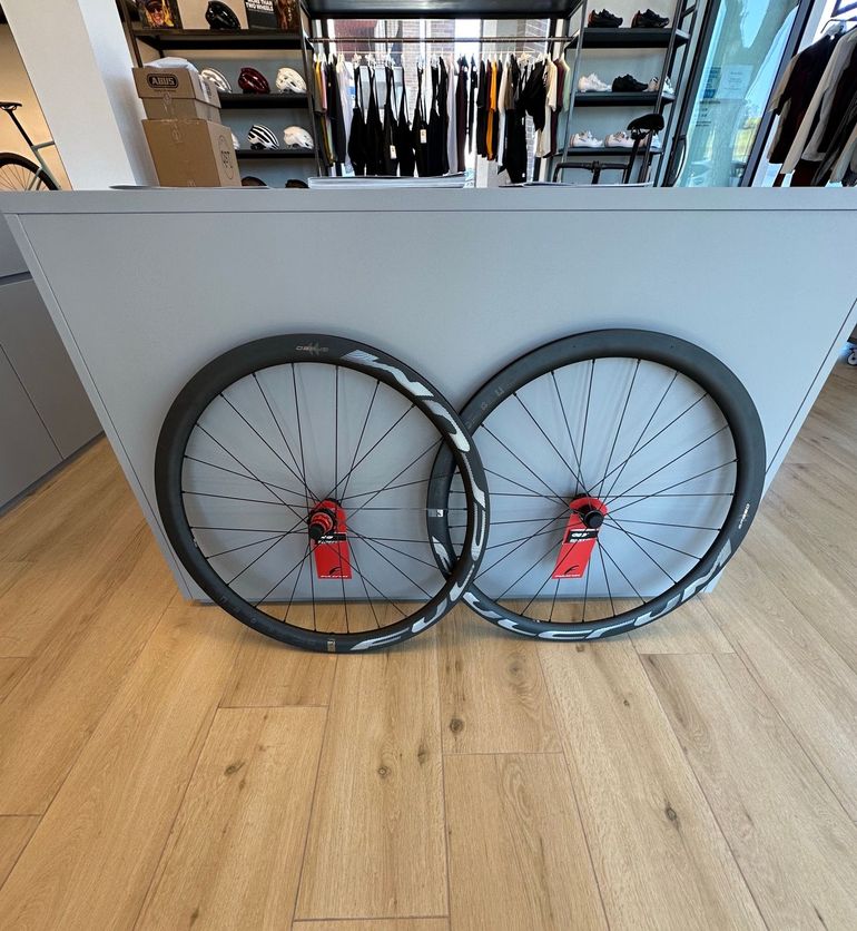 Tweedehands Fulcrum Speed 42 team 2025 bike — afbeelding 1 van 3
