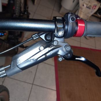 Tweedehands Sram Code R 2025 bike — afbeelding 4 van 5
