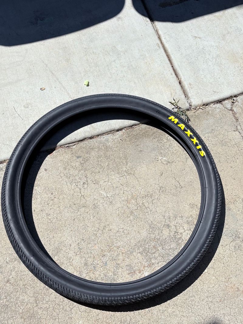 Used Maxxis DTH 2023 Tyres & Tubes