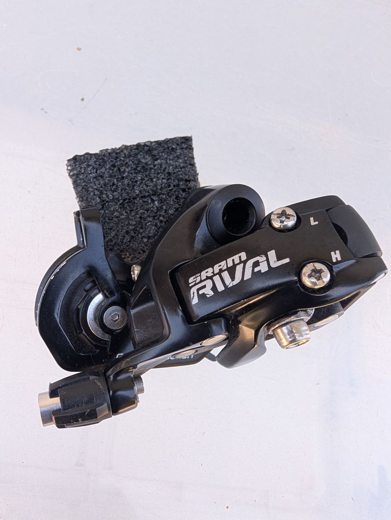 Used Sram Rival 10 spd short cage Drivetrain & Pedals
