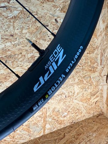Used Zipp 303SW 2025 bike — image 4 of 7