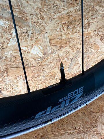 Used Zipp 303SW 2025 bike — image 6 of 7