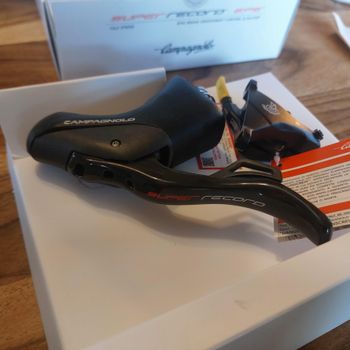 Używany Campagnolo Super Record EPS DB Hydraulische Scheibenbremse - Ergopower + Bremssattel - 2x12-fach - Set 2023 Drivetrain & Pedals