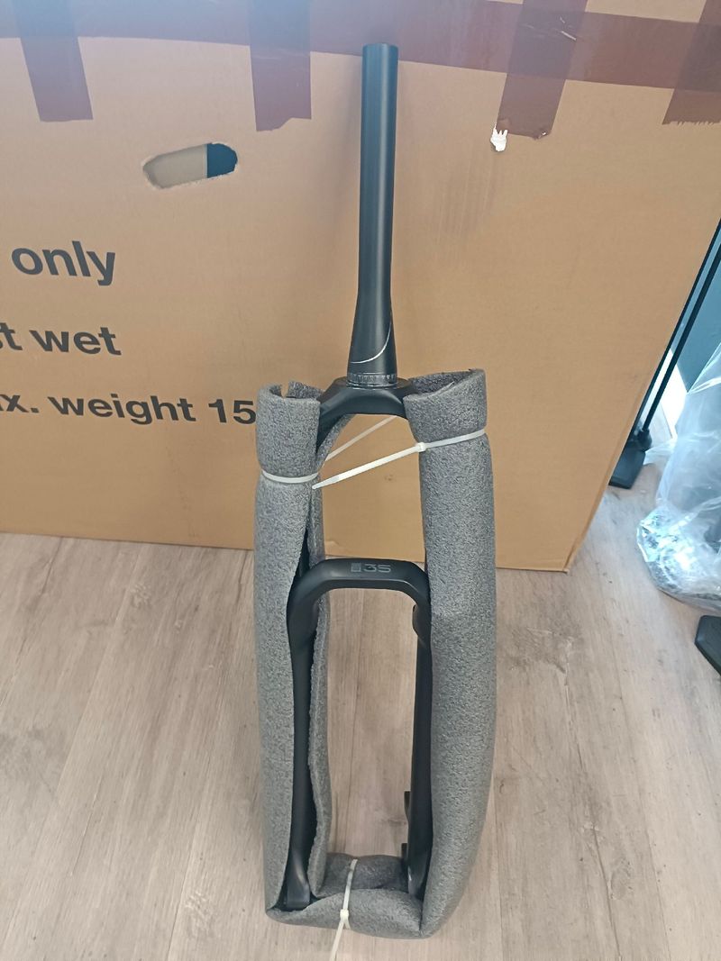 Used Rock Shox 35 E-mtb 2025 bike — image 5 of 6