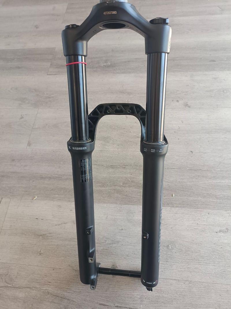 Used Rock Shox 35 E-mtb 2025 bike — image 6 of 6
