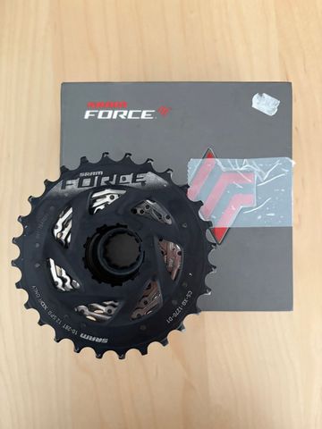 Używany Sram Force AXS 12 vitesses 10/28 2022 Drivetrain & Pedals