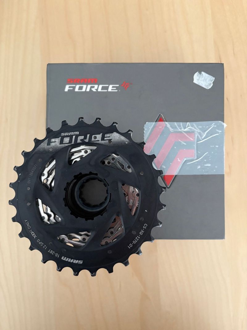 Used Sram Force AXS 12 vitesses 10/28 2022 Drivetrain & Pedals