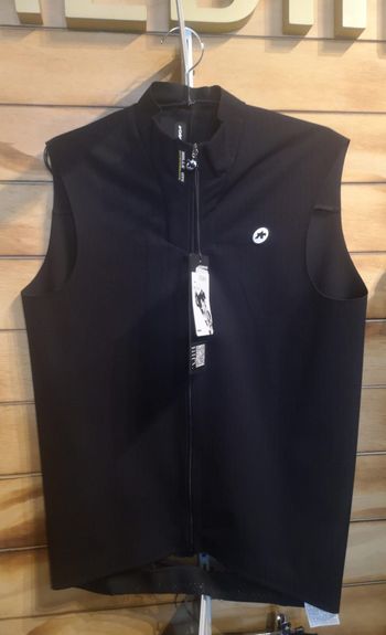 Assos, Vest C2