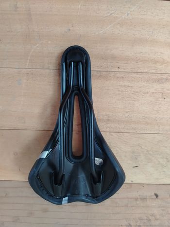 Used Sella Italia x3 boost 2022 bike — image 2 of 3
