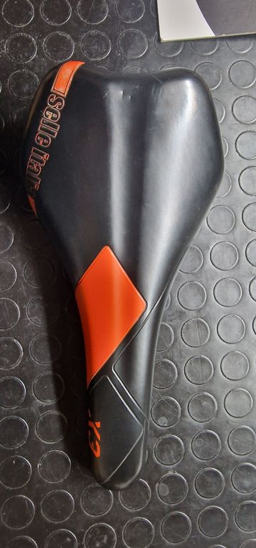 Used Sella Italia x3 2020 Saddles & Seatposts