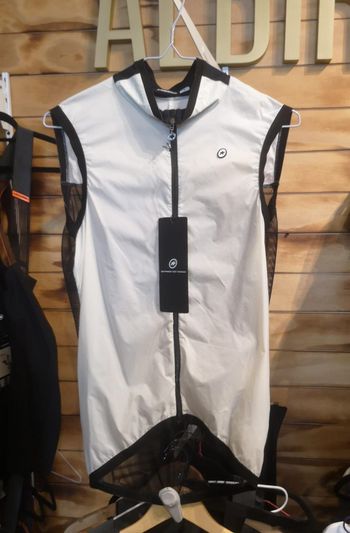 Assos, Vest C2