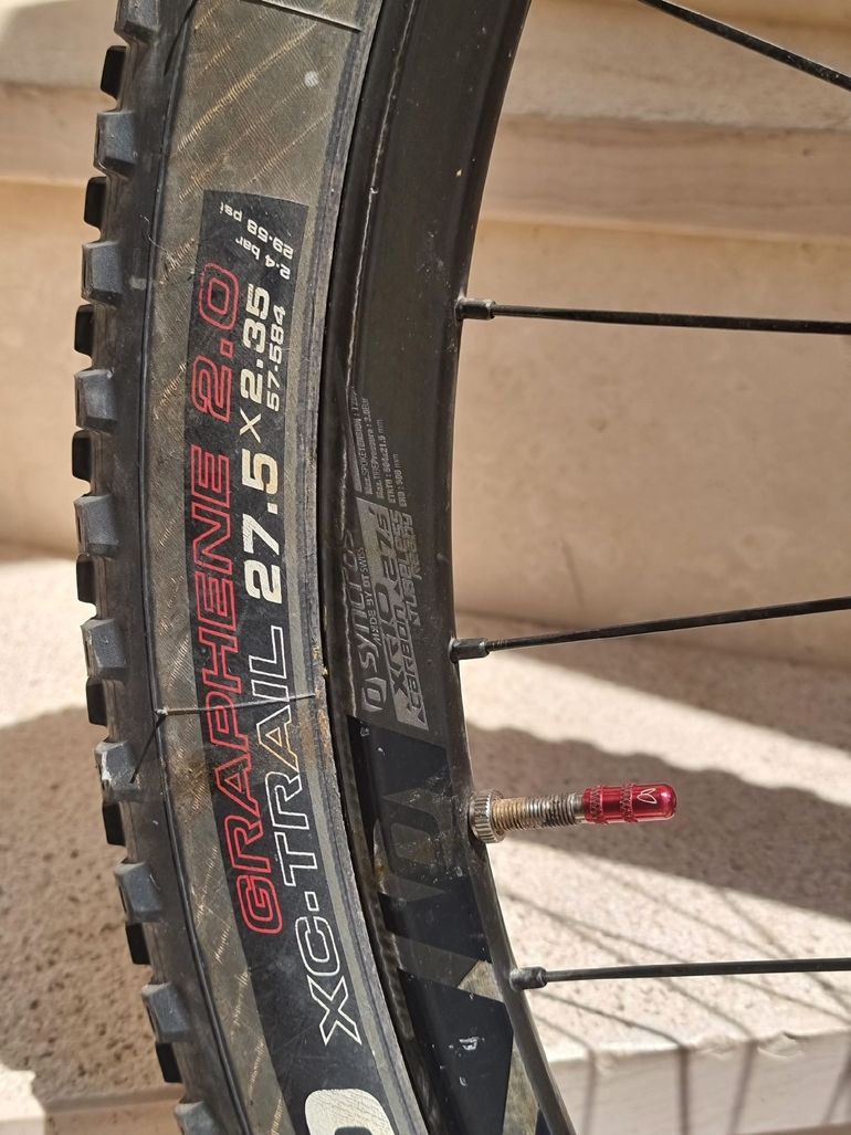 Used Syncros carbon 27.5 2015 bike — image 2 of 13