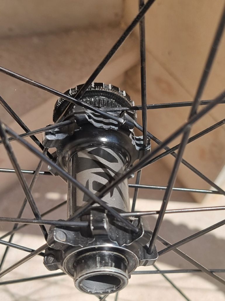 Used Syncros carbon 27.5 2015 bike — image 4 of 13