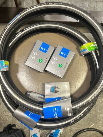 Schwalbe marathon plus 2025 Tyres & Tubes usato