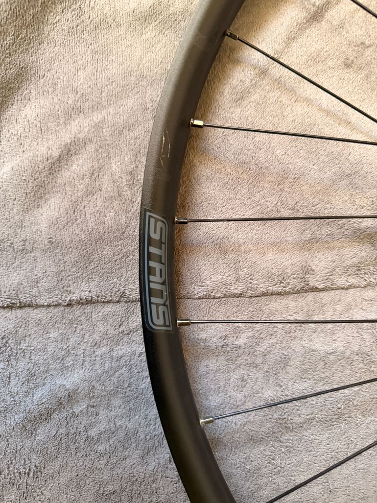 Used Stans Notubes Flow ex3 2024 bike — image 3 of 6