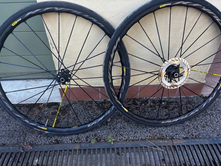Used Mavic ksypium pro ust 2021 bike — image 3 of 6