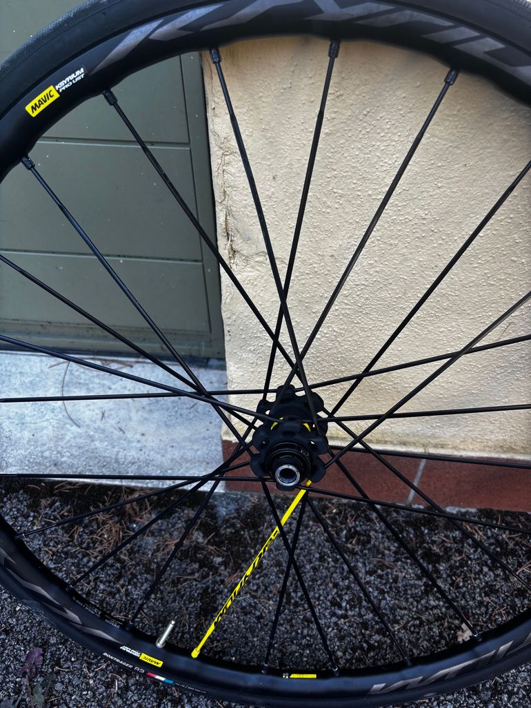Used Mavic ksypium pro ust 2021 bike — image 4 of 6