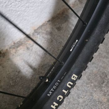 Used Shimano MT601 2022 bike — image 6 of 7