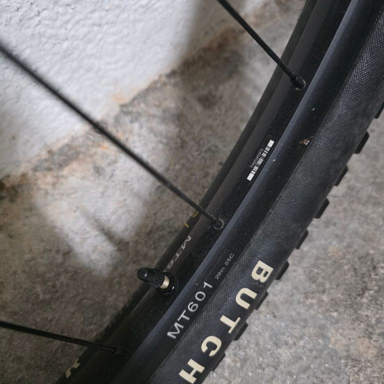 Used Shimano MT601 2022 bike — image 6 of 7