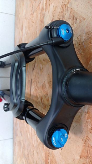 Used Fox 32 Float Rhythm 29 Boost 15×110 100mm Grip 3 Tapered Remote 2024 bike — image 7 of 11