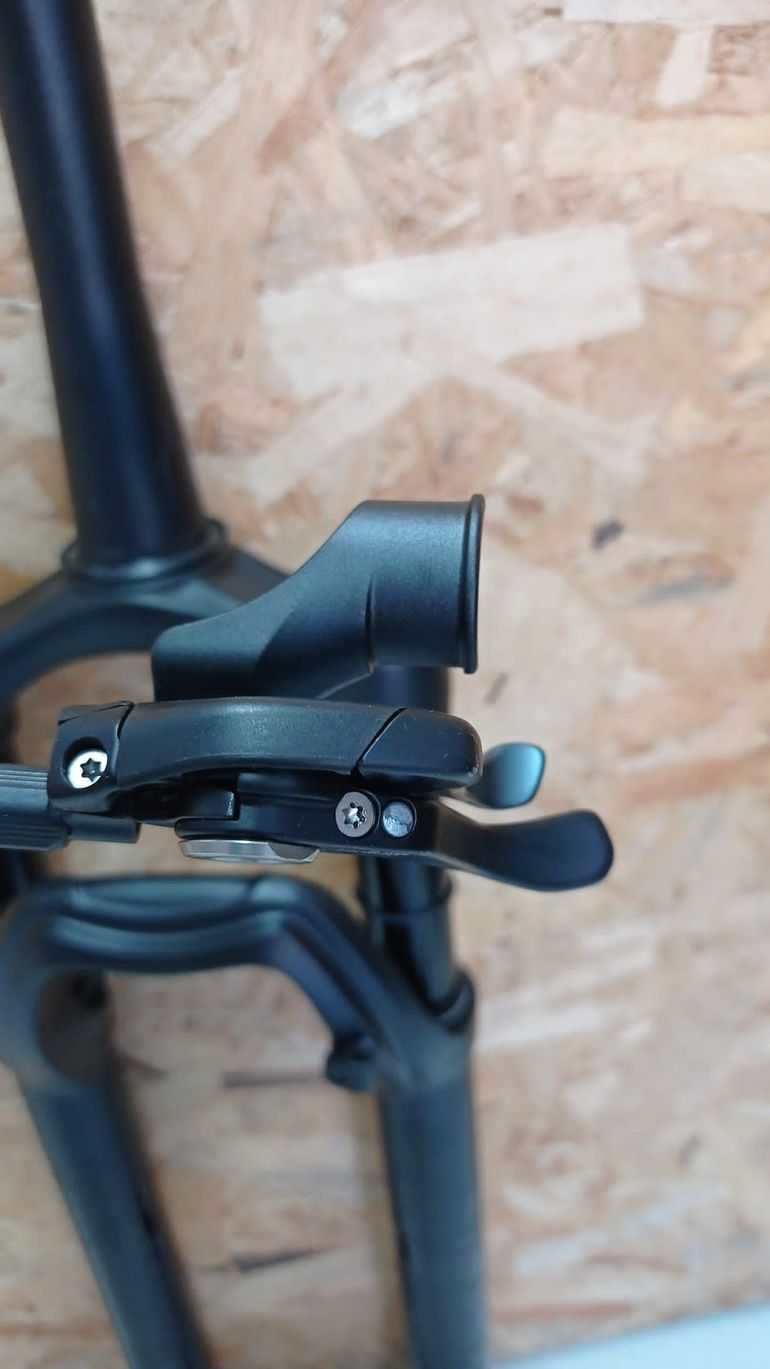 Used Fox 32 Float Rhythm 29 Boost 15×110 100mm Grip 3 Tapered Remote 2024 bike — image 9 of 11