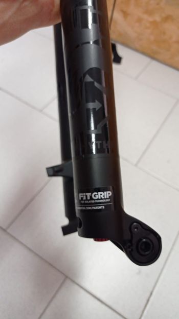 Used Fox 32 Float Rhythm 29 Boost 15×110 100mm Grip 3 Tapered Remote 2024 bike — image 6 of 11