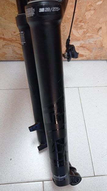 Used Fox 32 Float Rhythm 29 Boost 15×110 100mm Grip 3 Tapered Remote 2024 bike — image 5 of 11