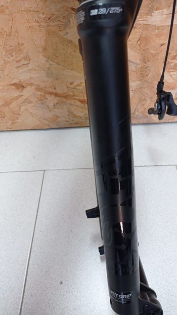 Used Fox 32 Float Rhythm 29 Boost 15×110 100mm Grip 3 Tapered Remote 2024 bike — image 4 of 11