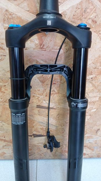 Used Fox 32 Float Rhythm 29 Boost 15×110 100mm Grip 3 Tapered Remote 2024 bike — image 3 of 11