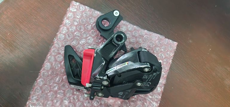 Achetez des Sram Force AXS Dérailleur Arrière 12V Carbone - Noir chez HBS