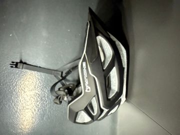 Used Endura Casco Enduro MTB 2020 bike — image 3 of 5